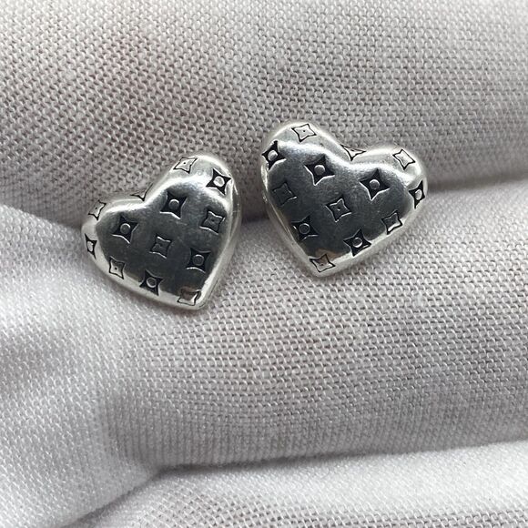 ✨🆕✨ S925 Elegant Minimalist Classic Geometric Motif Heart Shaped Earrings ✨ - Picture 4 of 12